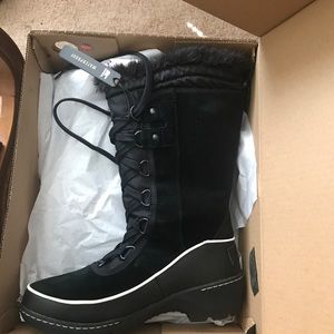 Sorel women’s waterproof winter boots size 7.5